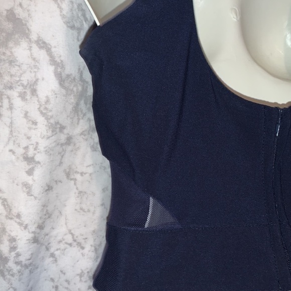 B. DARLIN TOP CROPPED SEQUINED HALTER TOP NAVY SIZE 4 - Picture 8 of 9